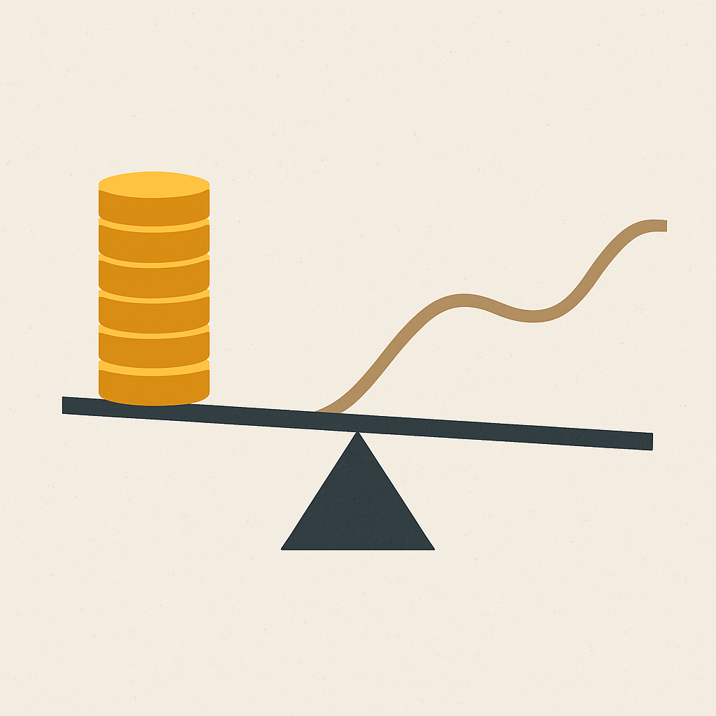 Een minimalistische illustratie van twee weegschalen. Op de linkerschaal liggen gestapelde gouden blokken die het vermogen symboliseren. Op de rechterschaal ligt een golvende lijn die de verplichtingen voorstelt. De schalen zijn licht naar links gekanteld, wat een dekkingsgraad boven de 100% aangeeft.