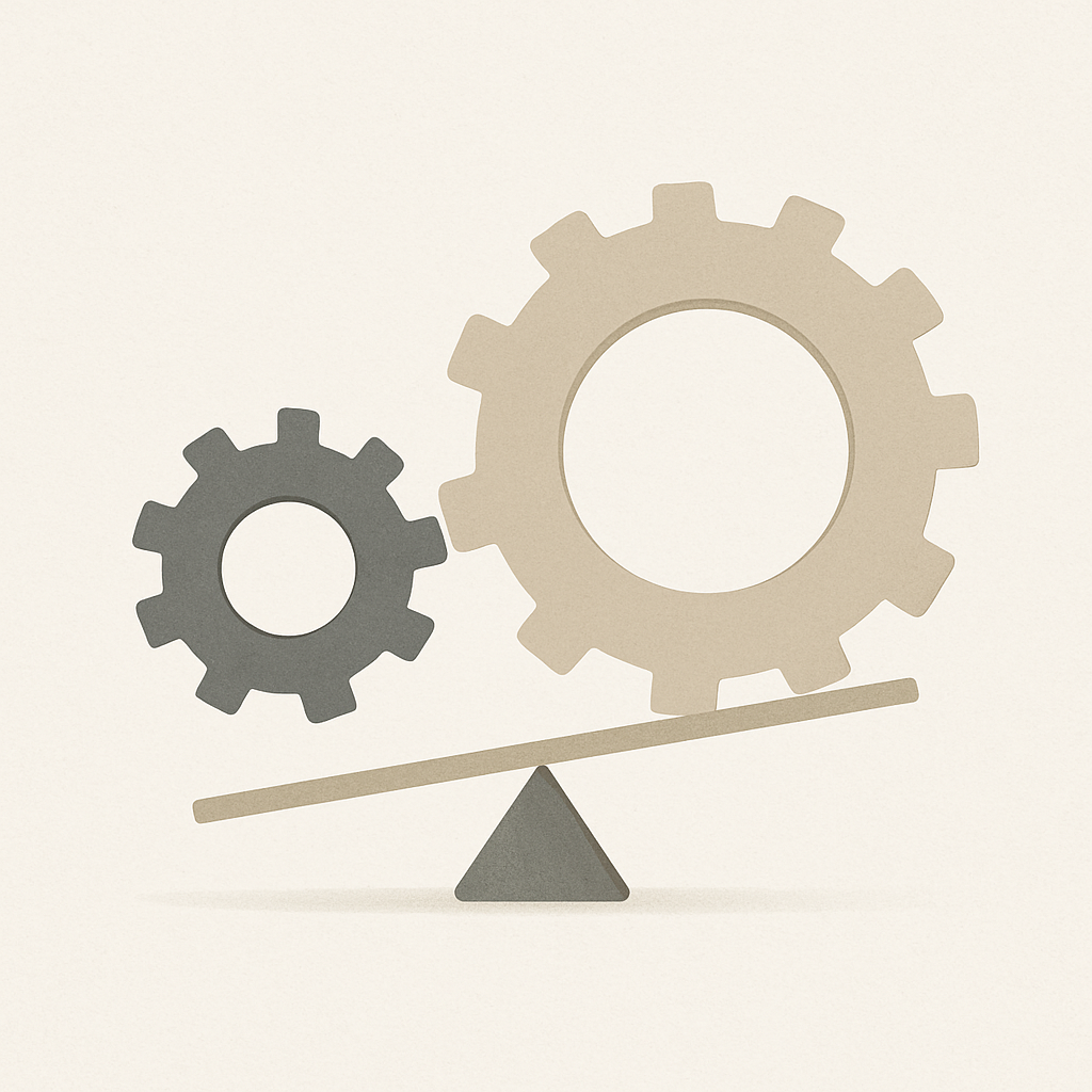 Een minimalistische afbeelding van een klein tandwiel dat een groter, licht gekanteld tandwiel aandrijft, symboliserend het hefboomeffect en de bijbehorende balans en risico's in vastgoedfinanciering.